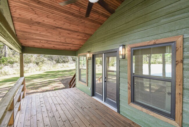 Building Photo - 9126 Lazy Ln