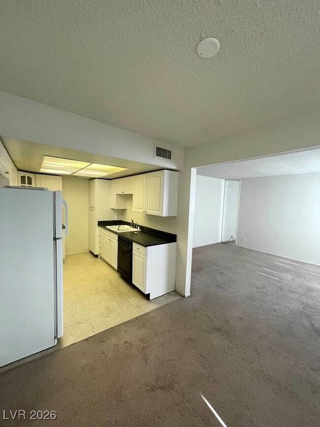 Building Photo - 241 Misty Isle Ln