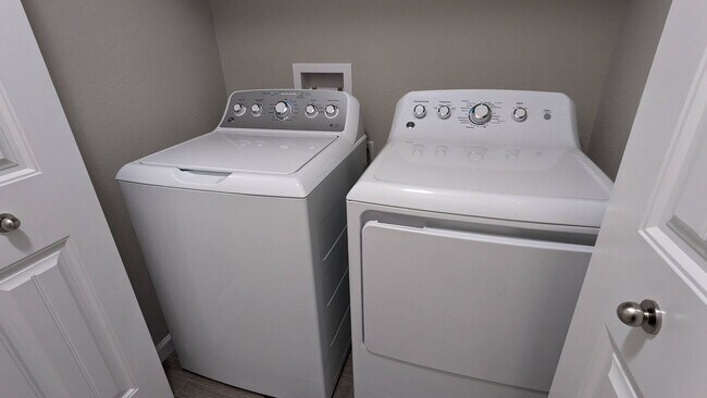 Building Photo - NEWER END UNIT TWO STORY TOWNHOME WITH A/C...