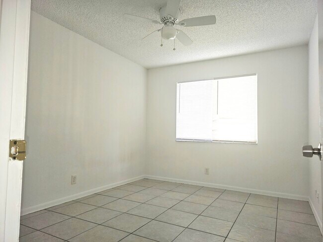 Building Photo - 4635 Orleans Ct