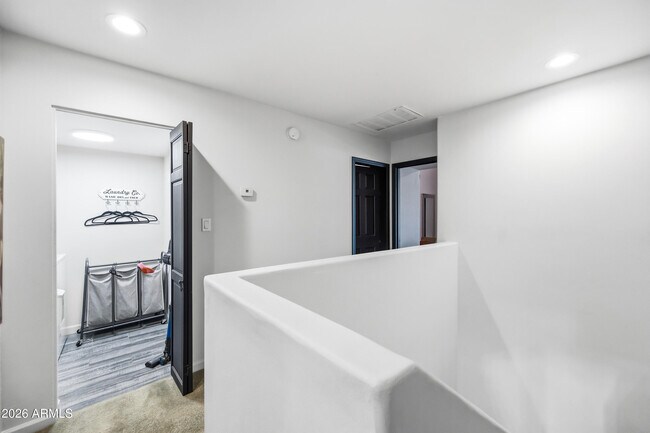Building Photo - 1702 E Ocotillo Rd