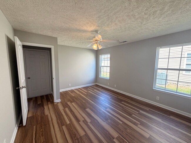 Building Photo - Nice 3 BR 2 Bath Available Now in Murfreesboro!