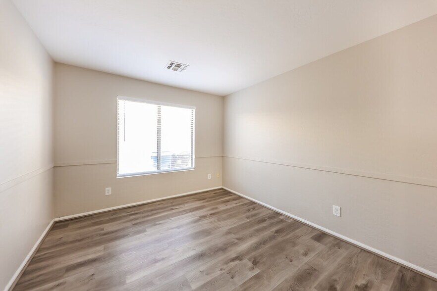 Building Photo - 13273 W Mauna Loa Ln
