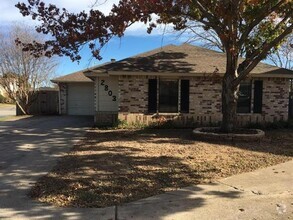 Building Photo - 2803 Forest Creek Dr