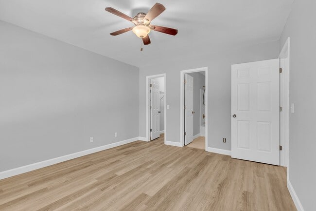 Building Photo - 525 Rushing St