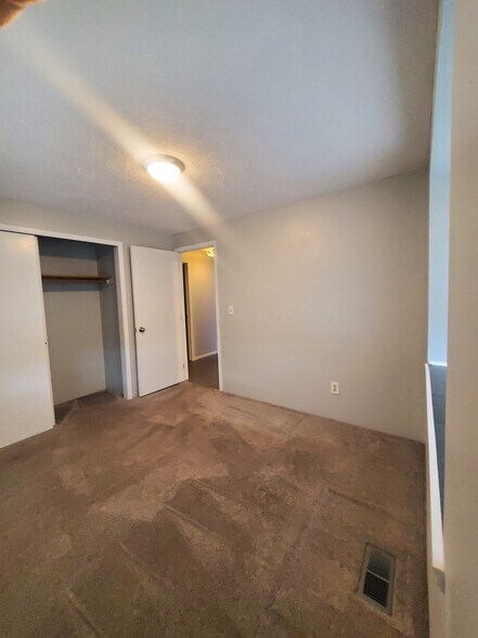 Building Photo - 7307 N Hamilton St