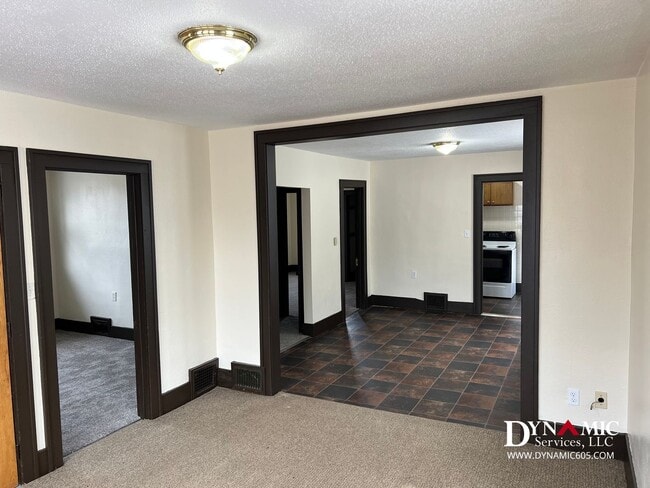 Building Photo - Upper Level 2 Bedroom, 1 Bathroom Duplex - Tenant Pays ALL Utilities