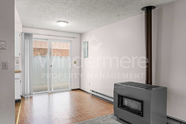 Building Photo - 3142 E 31st Ave