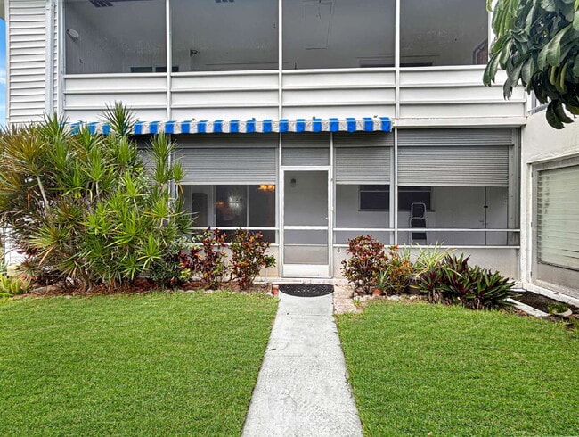 Building Photo - Well-Maintained 2-Bedroom Condo in Meridian Park | 55+ Community | Palm Beach Gardens