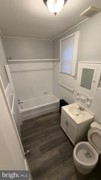 Building Photo - 5 Samuel St