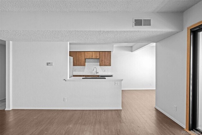 Building Photo - Metro Denver Condo with all the amenities
