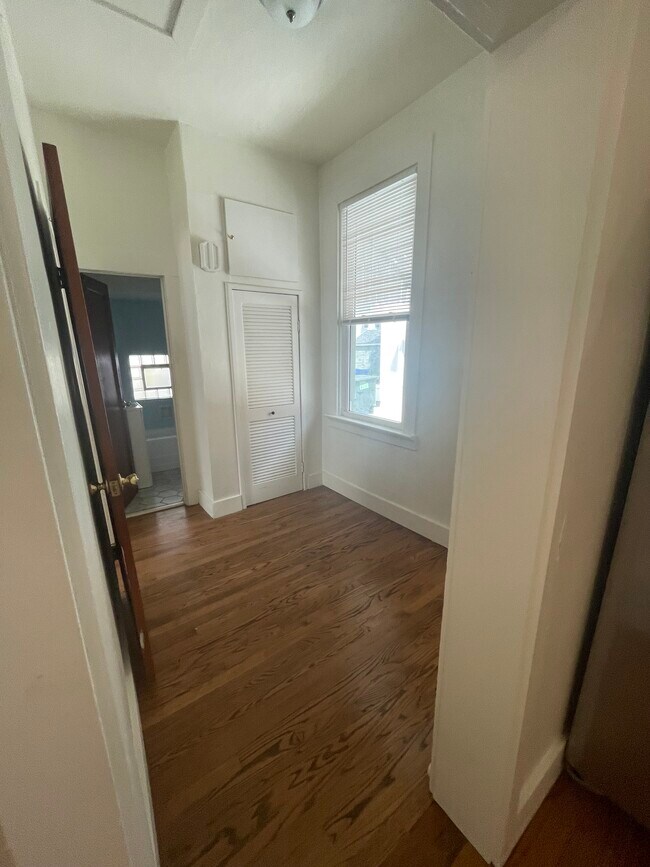 small bonus room - 2317 Marconi Ave
