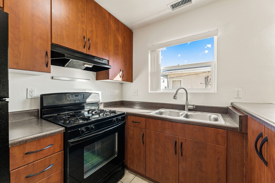 Kitchen - 3611 1/2 W 4th St