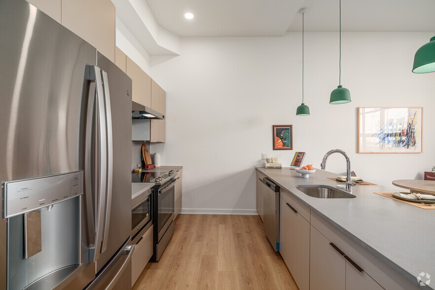 2BR, 2.5BA - 1340SF - Kitchen - Ray Philly