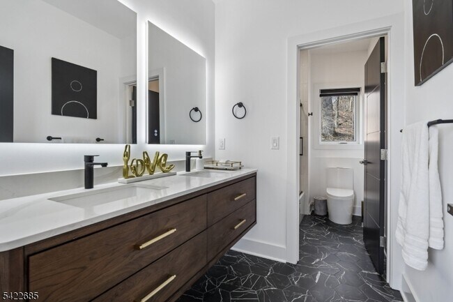 Building Photo - 301 Kingsland Rd