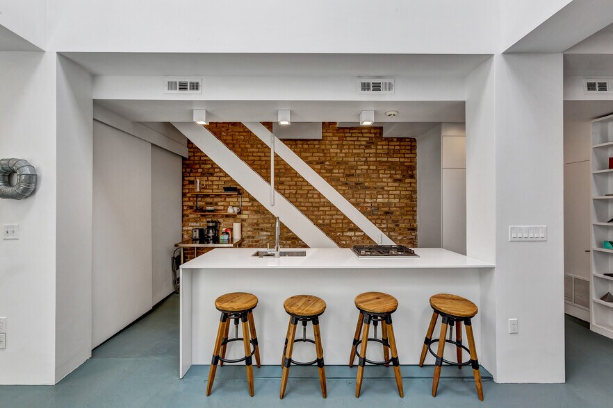 Building Photo - 2231 N Wayne Ave