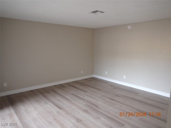 Building Photo - 4571 Carriage Park Dr