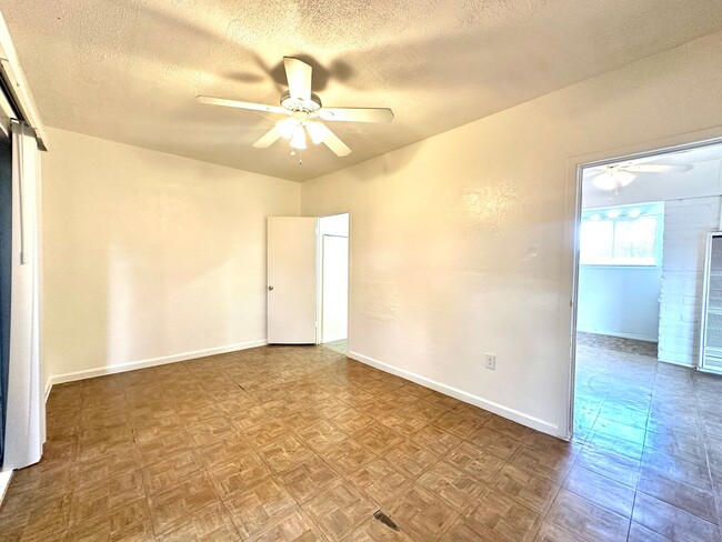 Building Photo - RogerRd237-243