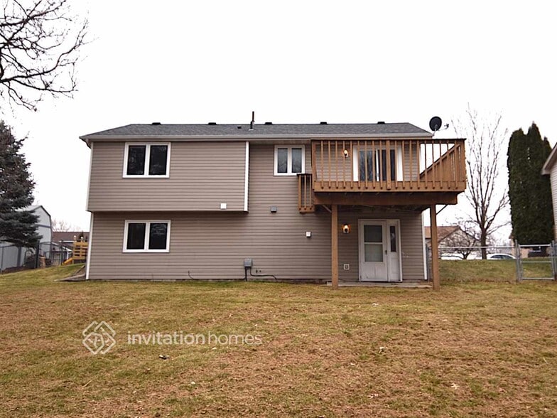 Building Photo - 3746 Hamlet Ave N