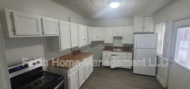 Building Photo - 438 E Strawberry St