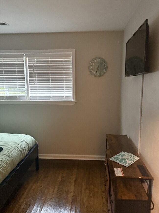 Building Photo - 825 Olive Dr