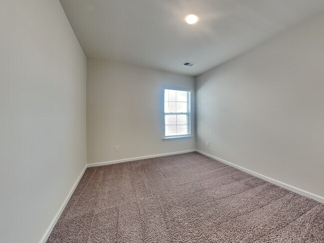 Building Photo - Coming Soon! Burnside Farms! Near USC, For...