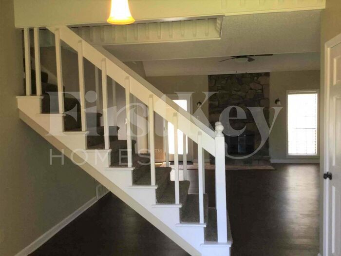 Building Photo - 2000 Littlemore Dr