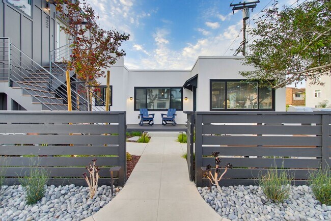 Building Photo - 426-426 Arbor Dr