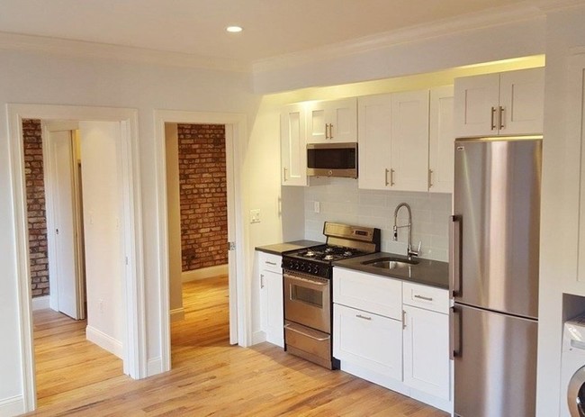 Interior Photo - 1413 York Avenue