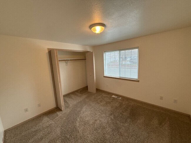 Building Photo - 1685 Lucinda Ave NE