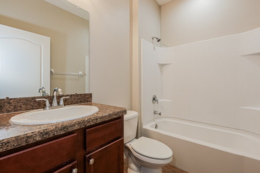 Building Photo - 402 Blakely Ct
