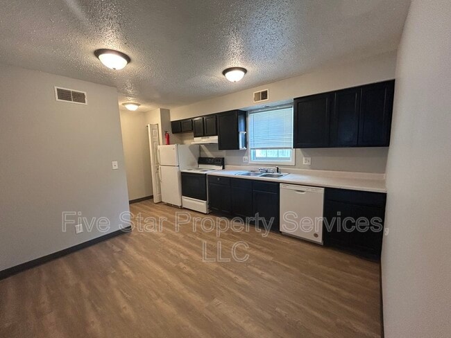 Interior Photo - Lake Shore Apartments