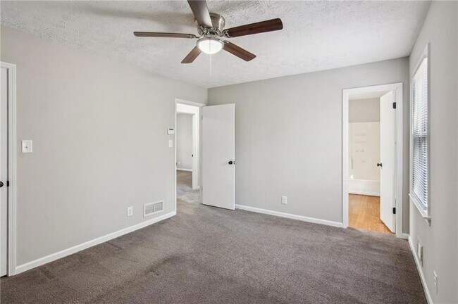 Building Photo - 2453 Falcon Ct