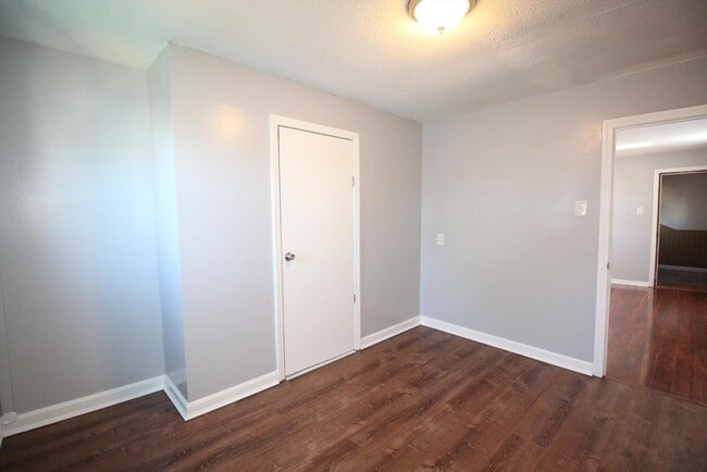 Building Photo - 522 Slade St