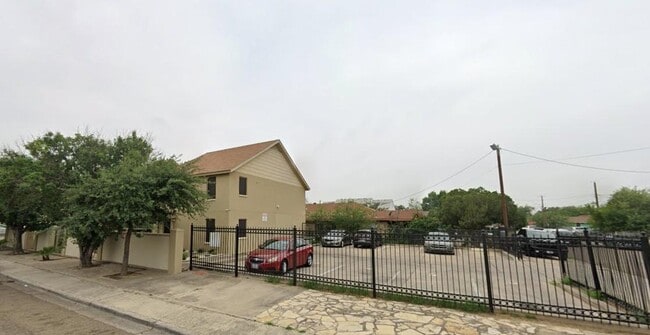 Building Photo - 1419 E Eistetter St