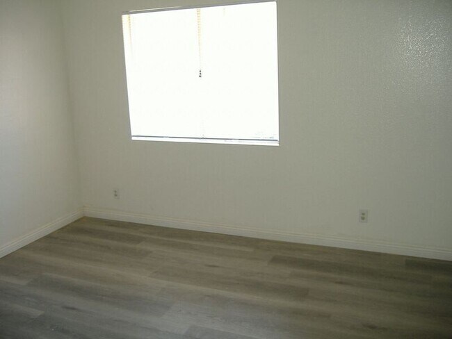 Building Photo - 28701 Calle Del Lago