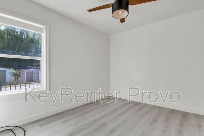 Building Photo - 494 N Emery Ave