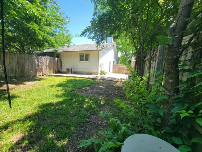 Building Photo - 907 Bird Creek Dr