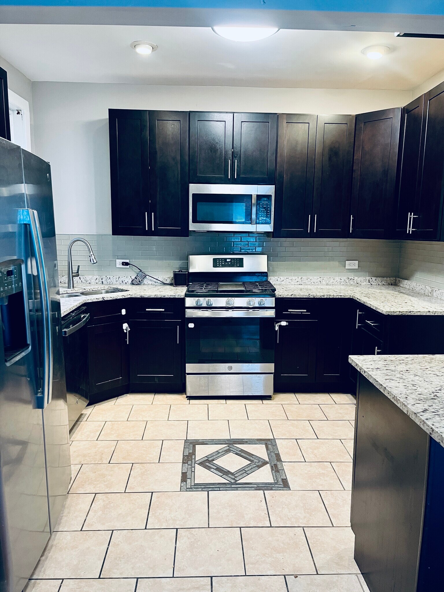 Building Photo - 6829 S Cornell Ave