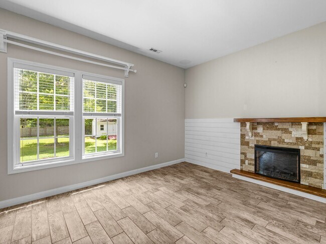 Building Photo - 156 Old Beechtree Ln