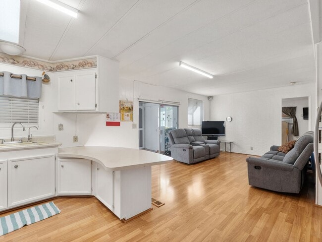 Building Photo - Cozy 3 bedrooms, 2 bathrooms, cover patio and carport available in San Marcos