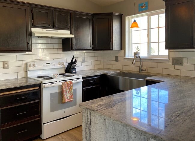 Building Photo - 3020 Silverfield Way