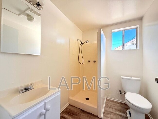 Building Photo - 927 - 929 1/2 Camulos St