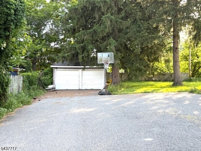 Building Photo - 28 Diller Ave
