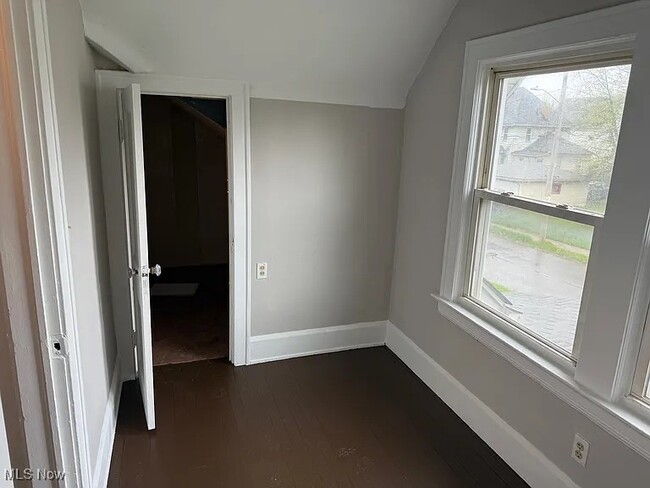Building Photo - 12818 Beachwood Ave