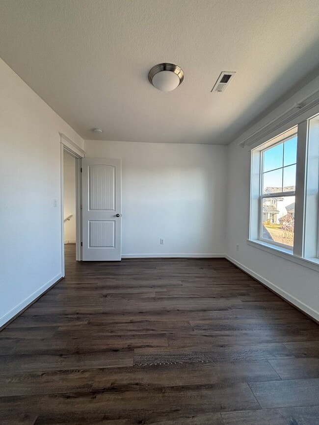 Building Photo - 2 Story Home in the Desirable Columbia Estates Development