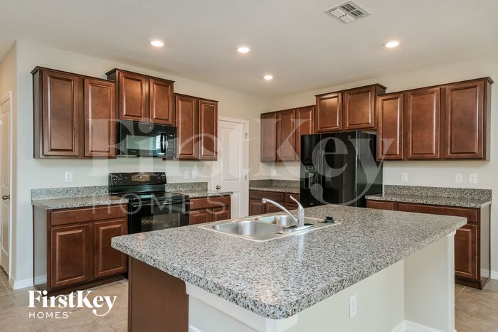 Building Photo - 10501 Fairy Moss Ln