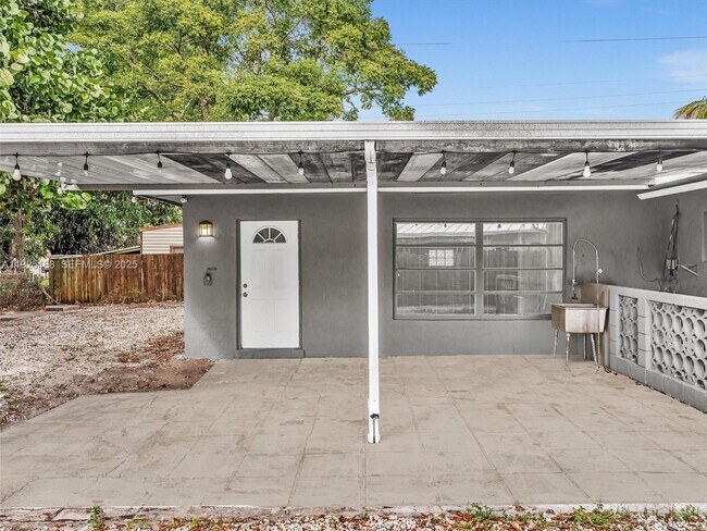 Building Photo - 1624 S 23rd Ave