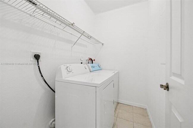 Building Photo - 2456 SE 19th Ct