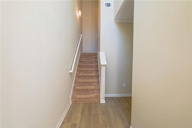 Building Photo - 225 Eva Wy